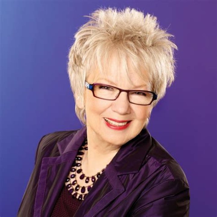 In October 2005, she received a multi-million dollar settlement from her battle with Bob further increasing her net value. Through that money, Holly, who had sold her house for the legal battle, bought a house for herself in her native land, San Antonio, Texas.